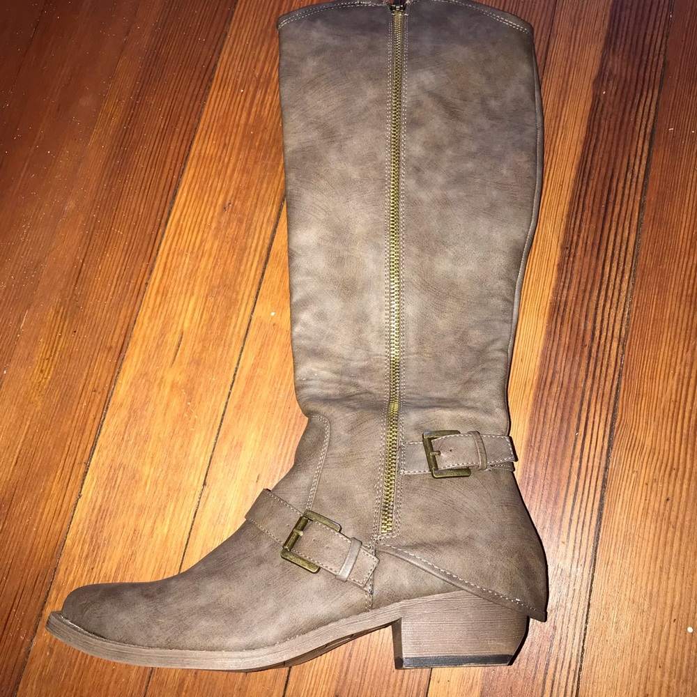 Women’s Tan boots